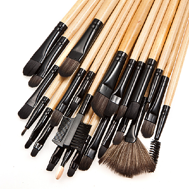 32pcs Nylon Wool Bristle Wooden Handle Professional Cosmetic Brush Set